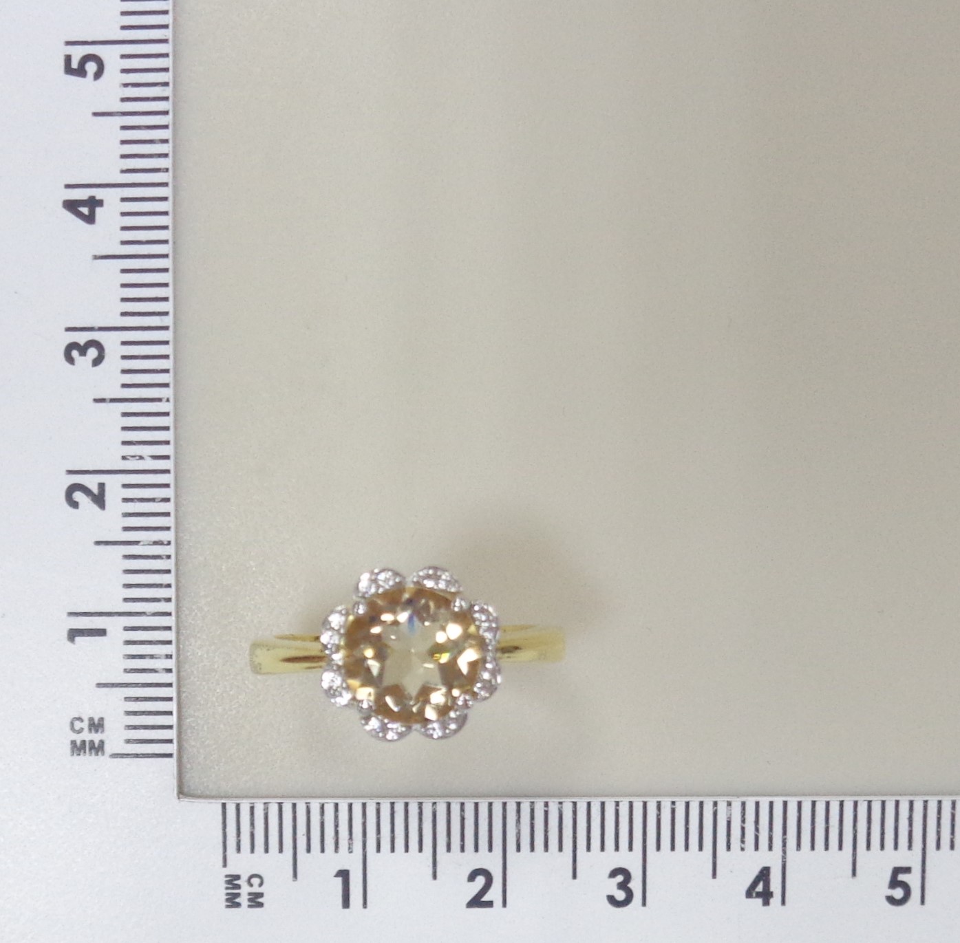 Серебряное кольцо с кварцем "Цветок"